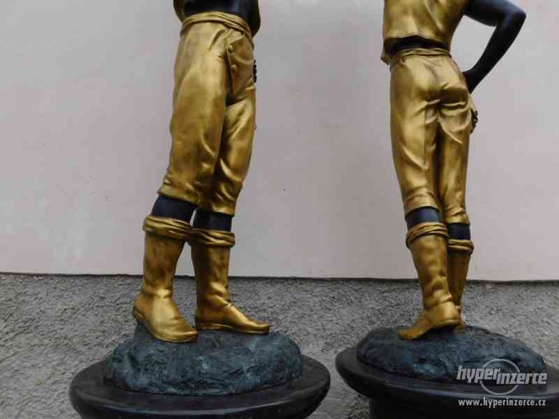 Luxusní párové bronzové sochy sluhové 196 cm - foto 7