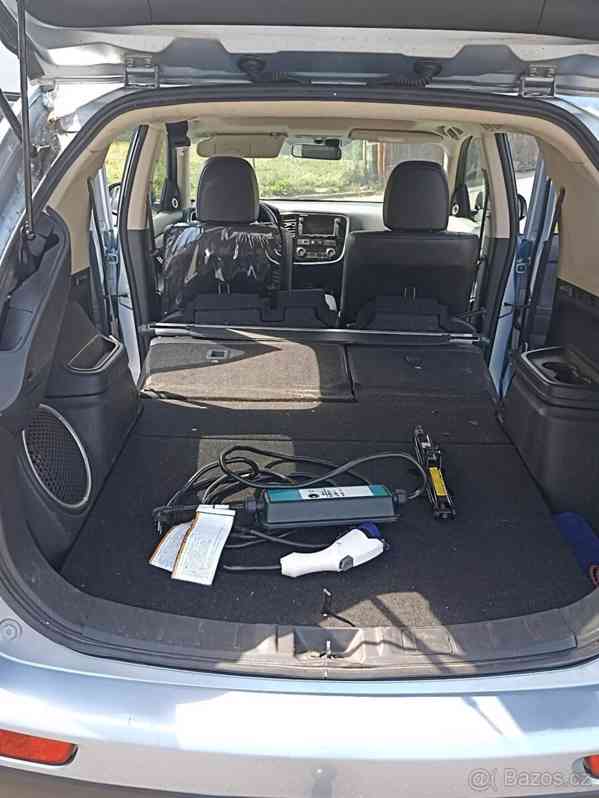 Mitsubishi Outlander 2,0   PHEV 4×4 – plug-in hybrid - foto 7