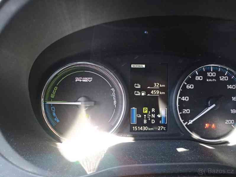 Mitsubishi Outlander 2,0   PHEV 4×4 – plug-in hybrid - foto 10