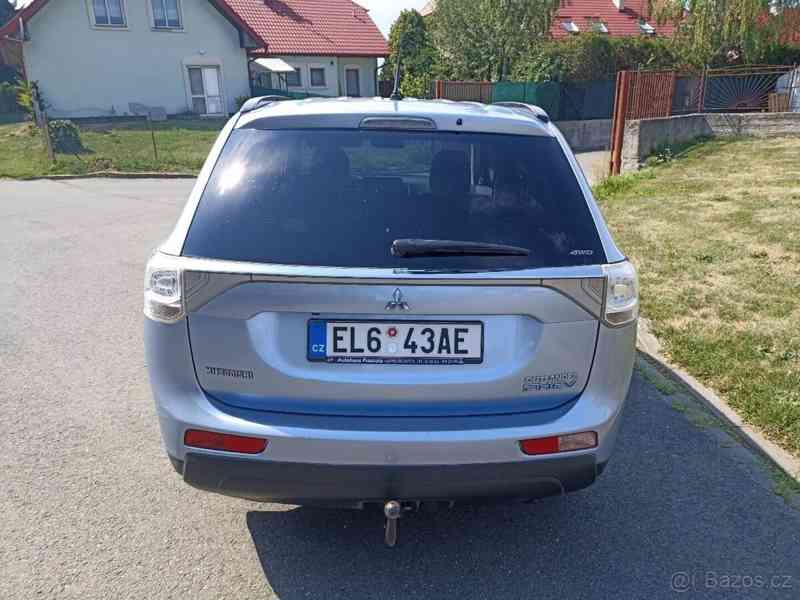 Mitsubishi Outlander 2,0   PHEV 4×4 – plug-in hybrid - foto 5