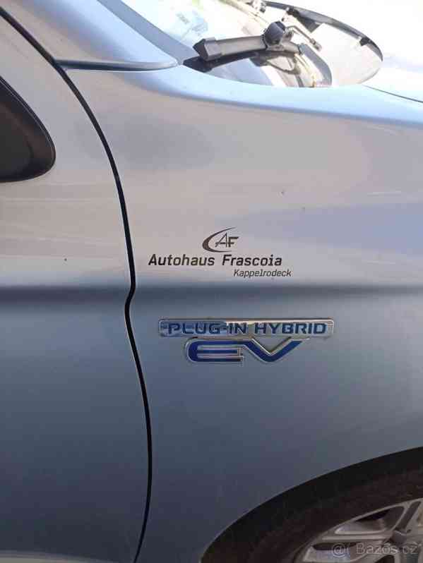 Mitsubishi Outlander 2,0   PHEV 4×4 – plug-in hybrid - foto 8