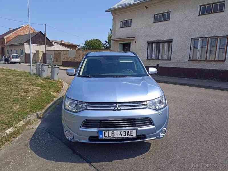 Mitsubishi Outlander 2,0   PHEV 4×4 – plug-in hybrid - foto 4