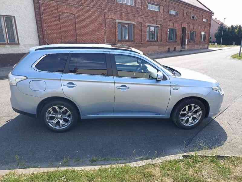 Mitsubishi Outlander 2,0   PHEV 4×4 – plug-in hybrid - foto 3