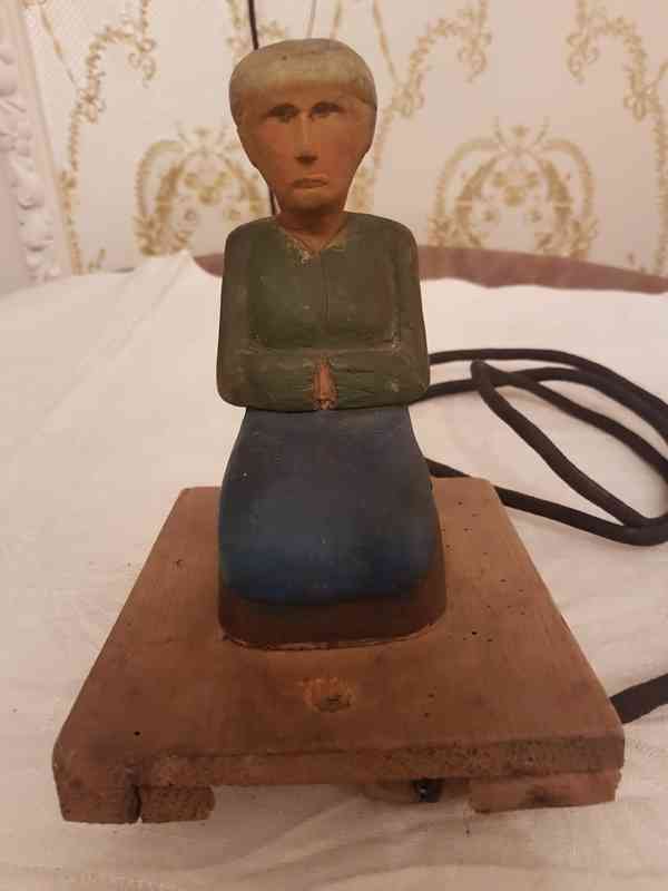 Podomácky vyrobená lampička jako uhlíř s putnou na zádech - foto 2