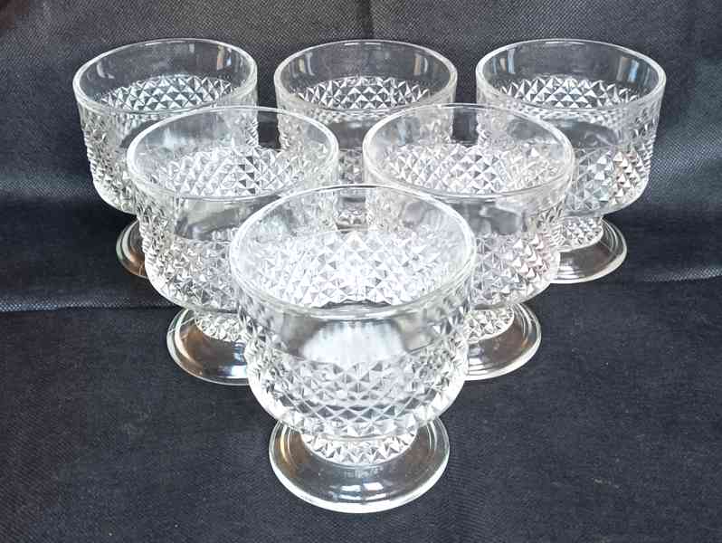 SKLENĚNÉ POHÁRY NEJEN NA ZMRZLINU  - foto 2