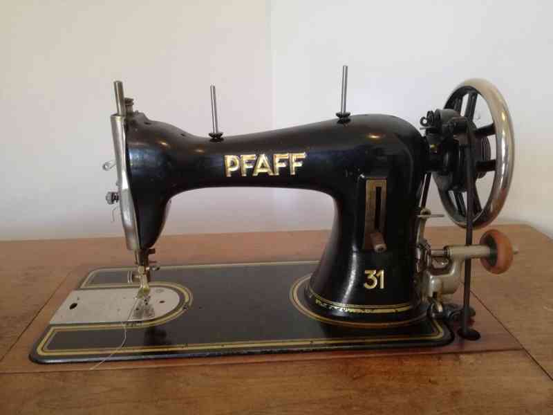 Starožitný šlapací stroj PFAFF 31