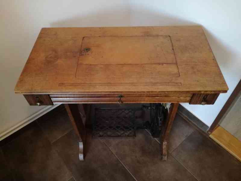 Starožitný šlapací stroj PFAFF 31 - foto 4