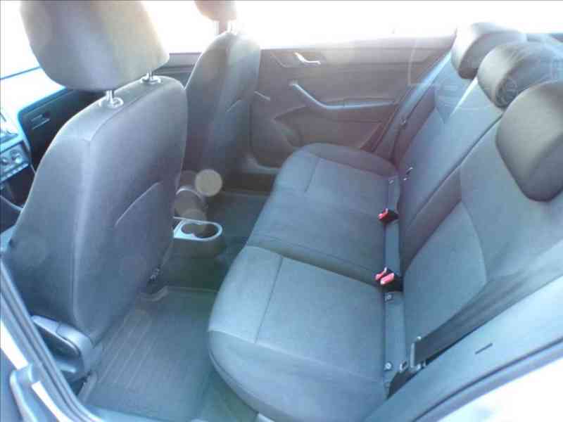 Škoda Rapid 1,2 TSI - foto 9