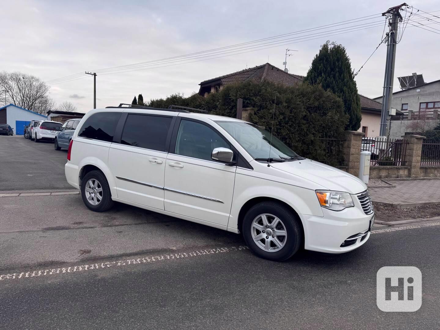 Chrysler Town Country 3,6 2x DVD RT Kůže 2011 - foto 1