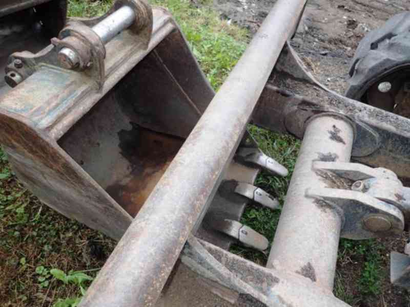 8t rypadlo pásové guma Hyundai Robex 80 - foto 9