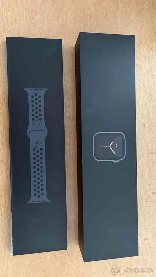 Apple Watch 5 Nike Edition 44 mm - foto 4