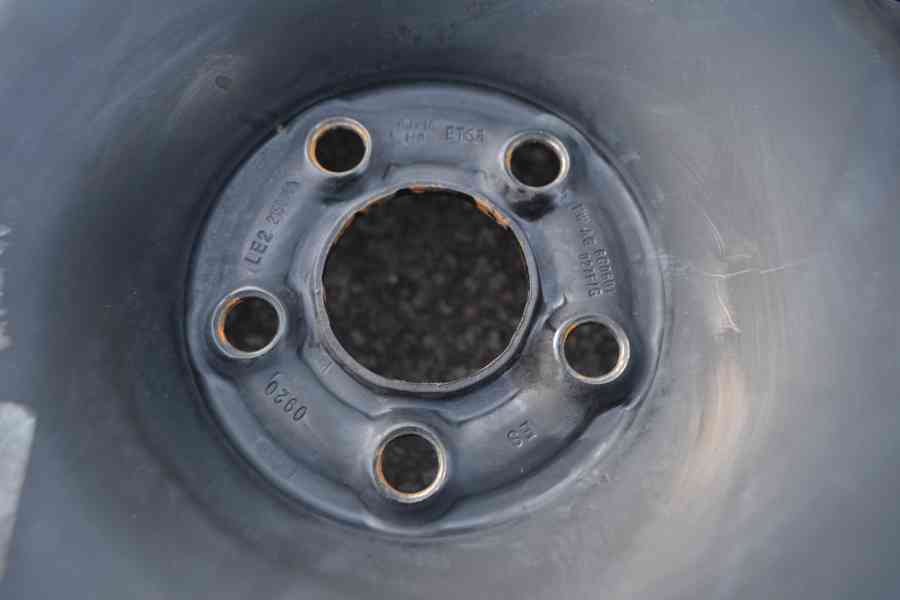 ZÁNOVNÍ zimní kola Š.Rapid/Fabia 2,3/VW Polo-185/60R15 - foto 6