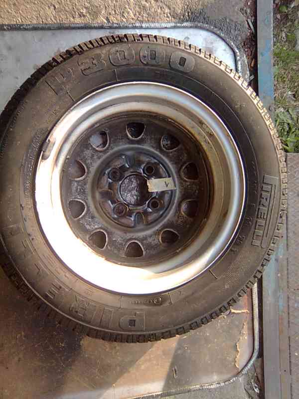 Čtyři celá kola FELICIA disk s pneu Pirelli P3000  - foto 9