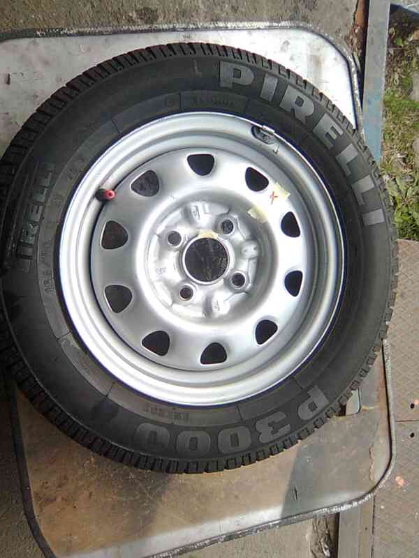 Čtyři celá kola FELICIA disk s pneu Pirelli P3000  - foto 2