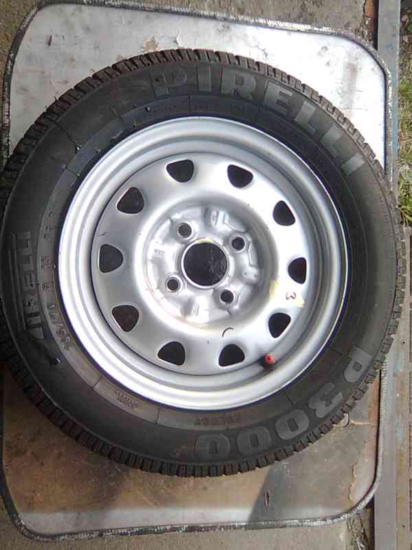 Čtyři celá kola FELICIA disk s pneu Pirelli P3000  - foto 4
