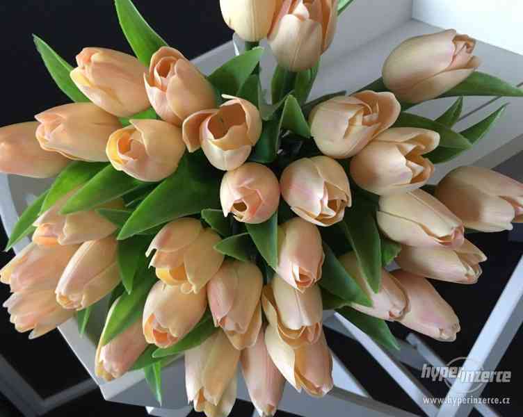 Nové plastové tulipány - 30 barevných odstínů - foto 28