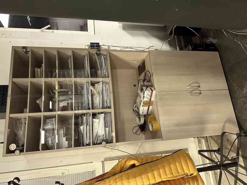 Výprodej kanceláře Skříň policová dvéřová proskleněná 4800Kč