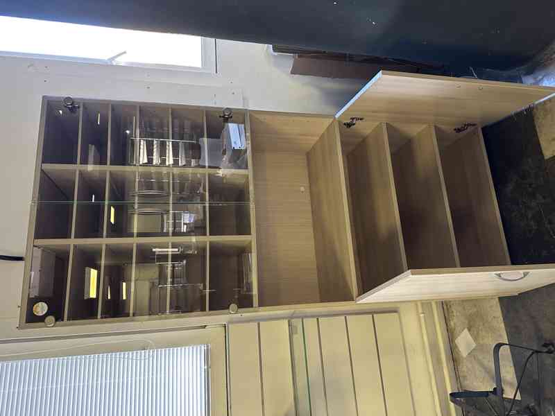 Skříň policová dvéřová proskleněná 192×80 cm 4800Kc - foto 4