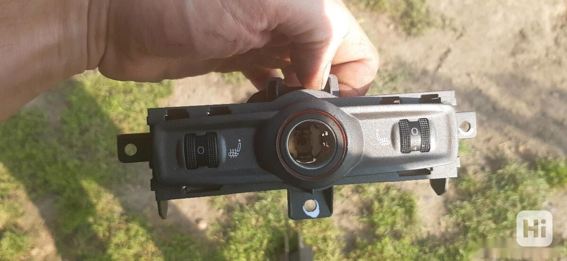 Audi A6 C6 SEDAN zapalovač Panel - foto 1