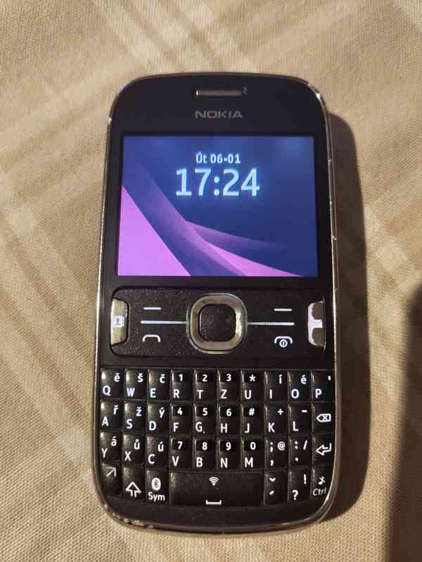 Mobilní telefon Nokia Asha 302 - foto 2