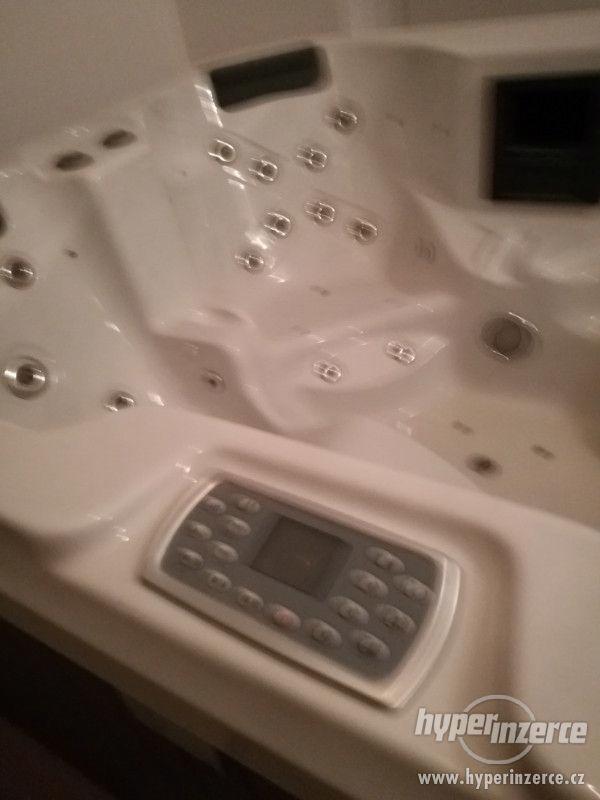 prodám vířivku - foto 1