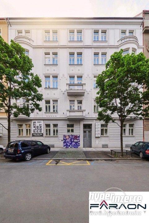 Pronájem bytu 3+1 s terasou (116m2), ulice Laubova, Praha-Vinohrady - foto 1