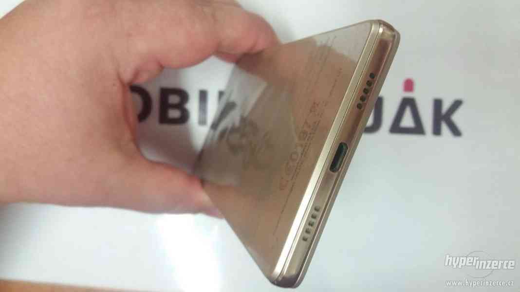 Huawei P8 Lite zlatý - foto 4
