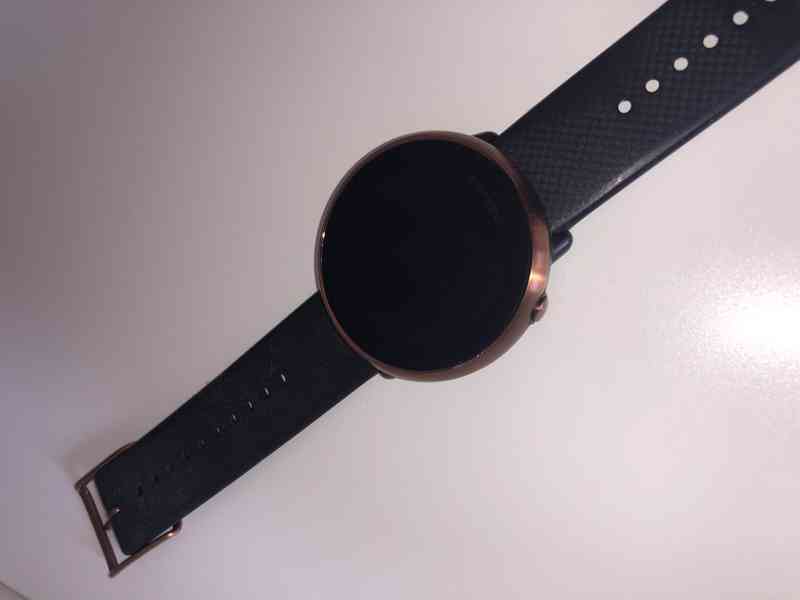 Chytré hodinky Polar Ignite černo-zlaté, vodotěsné - foto 2