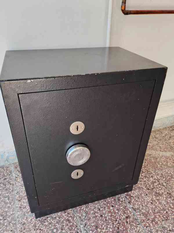 Bezpečnostní trezor 50 × 35 × 65 cm dvouplášťový, cca 100kg - foto 18