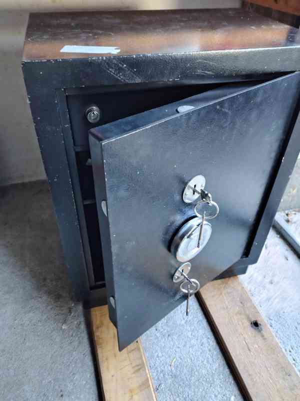 Bezpečnostní trezor 50 × 35 × 65 cm dvouplášťový, cca 100kg - foto 14