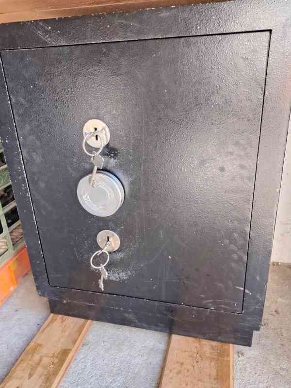 Bezpečnostní trezor 50 × 35 × 65 cm dvouplášťový, cca 100kg - foto 10