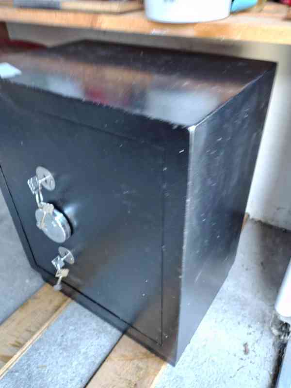 Bezpečnostní trezor 50 × 35 × 65 cm dvouplášťový, cca 100kg - foto 12