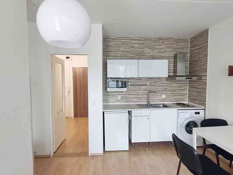 Pronájem bytu 1+kk Brno, Labská - foto 2