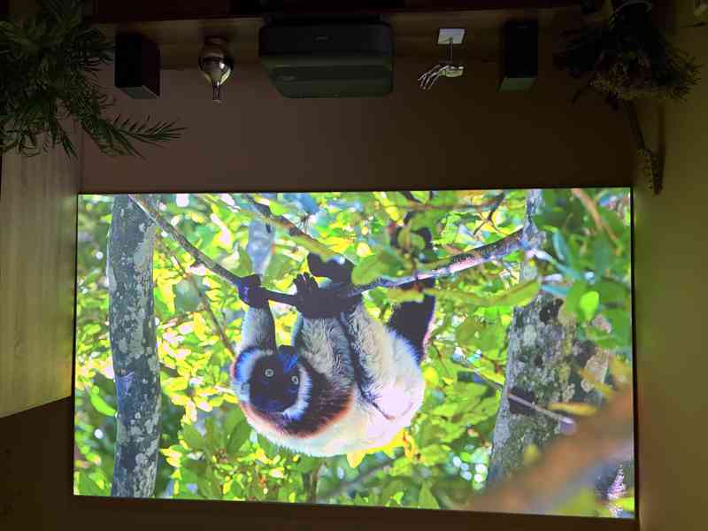 prémiový laserový UST projektor Epson EH-LS650B - foto 3