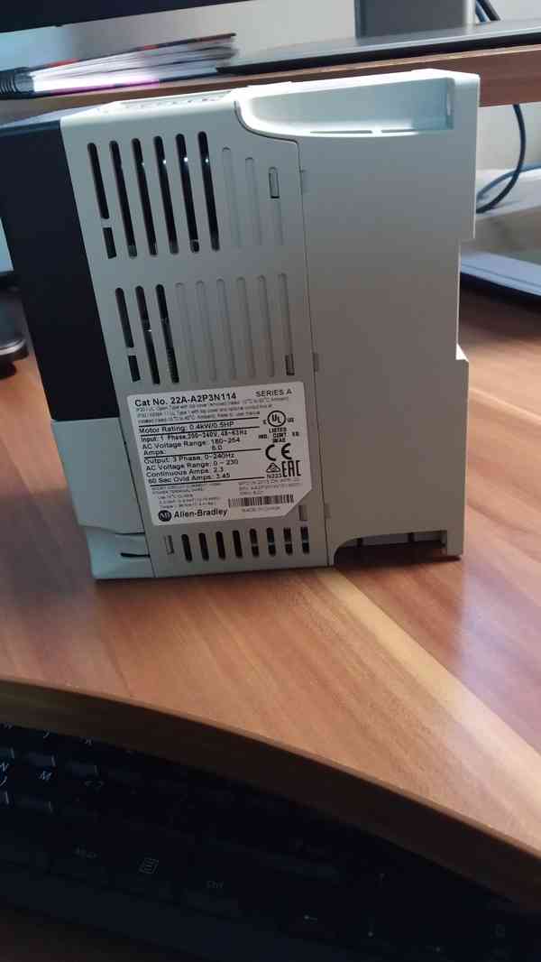 prodám frekvenční měniče PowerFlex 4 - foto 4