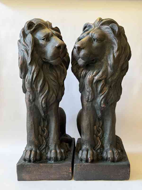 Lvi - párové sochy 76 cm