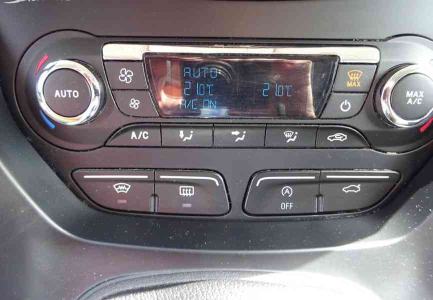 Ford Kuga 2.0 TDCI 4x4 r.v.2015/12 2.Maj.serv.kníž.ČR - foto 12