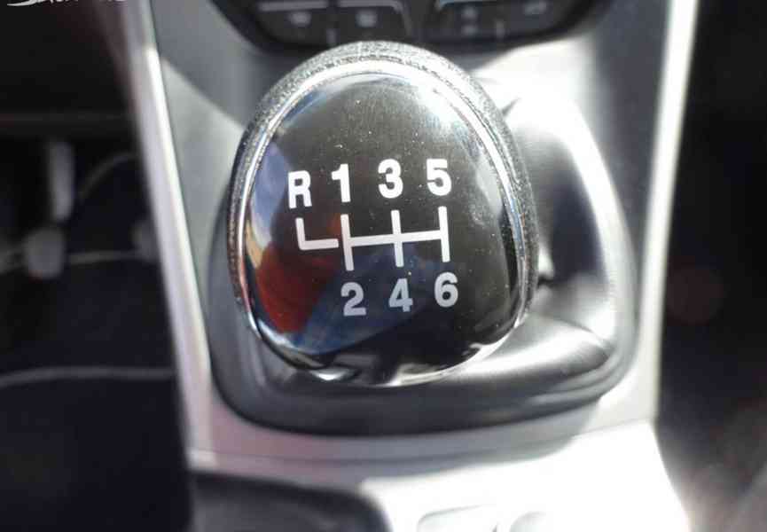 Ford Kuga 2.0 TDCI 4x4 r.v.2015/12 2.Maj.serv.kníž.ČR - foto 13
