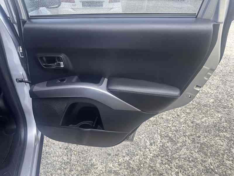 Mitsubishi Outlander 2.0 DI-D 4x4/7míst/Výhřev/1Maj  - foto 22