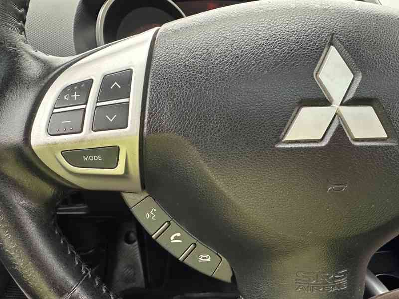 Mitsubishi Outlander 2.0 DI-D 4x4/7míst/Výhřev/1Maj  - foto 26