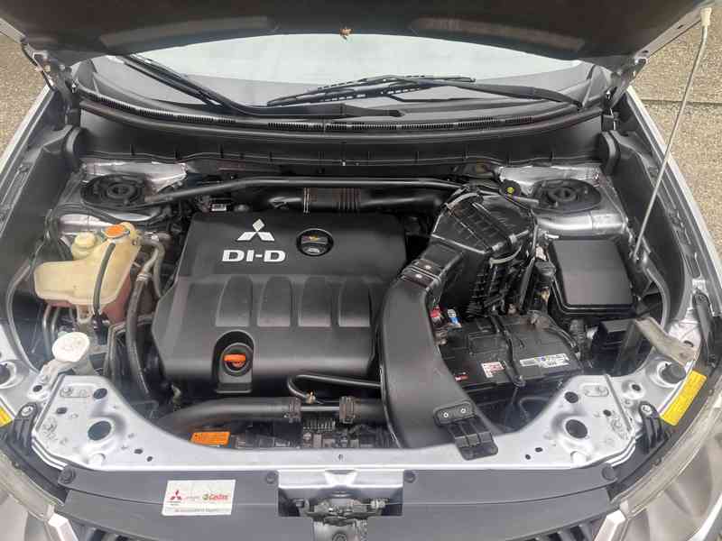 Mitsubishi Outlander 2.0 DI-D 4x4/7míst/Výhřev/1Maj  - foto 8
