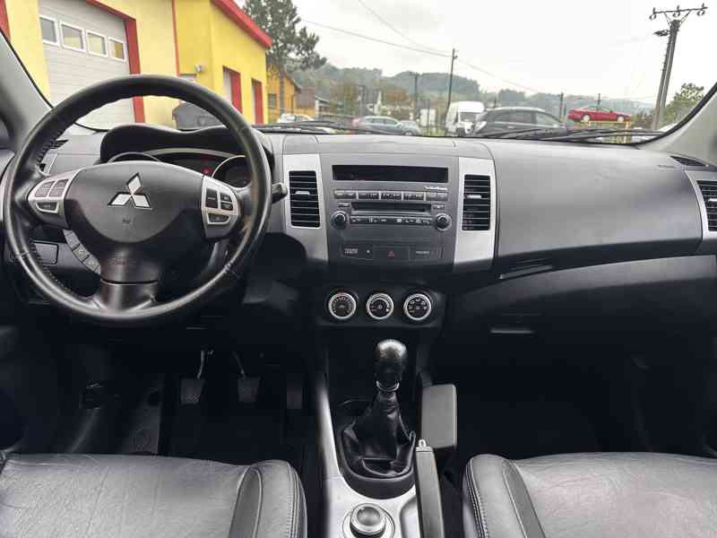 Mitsubishi Outlander 2.0 DI-D 4x4/7míst/Výhřev/1Maj  - foto 25