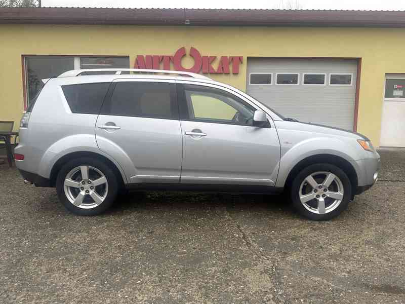 Mitsubishi Outlander 2.0 DI-D 4x4/7míst/Výhřev/1Maj  - foto 2