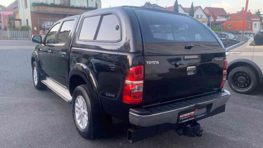 Toyota Hilux 3,0D4D Double Cab Executive Aut. 126kw - foto 13