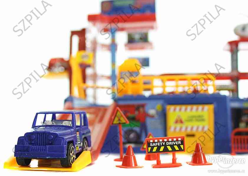 AUTODRÁHA Garáž + autíčka v sadě PARKING výtah - foto 8