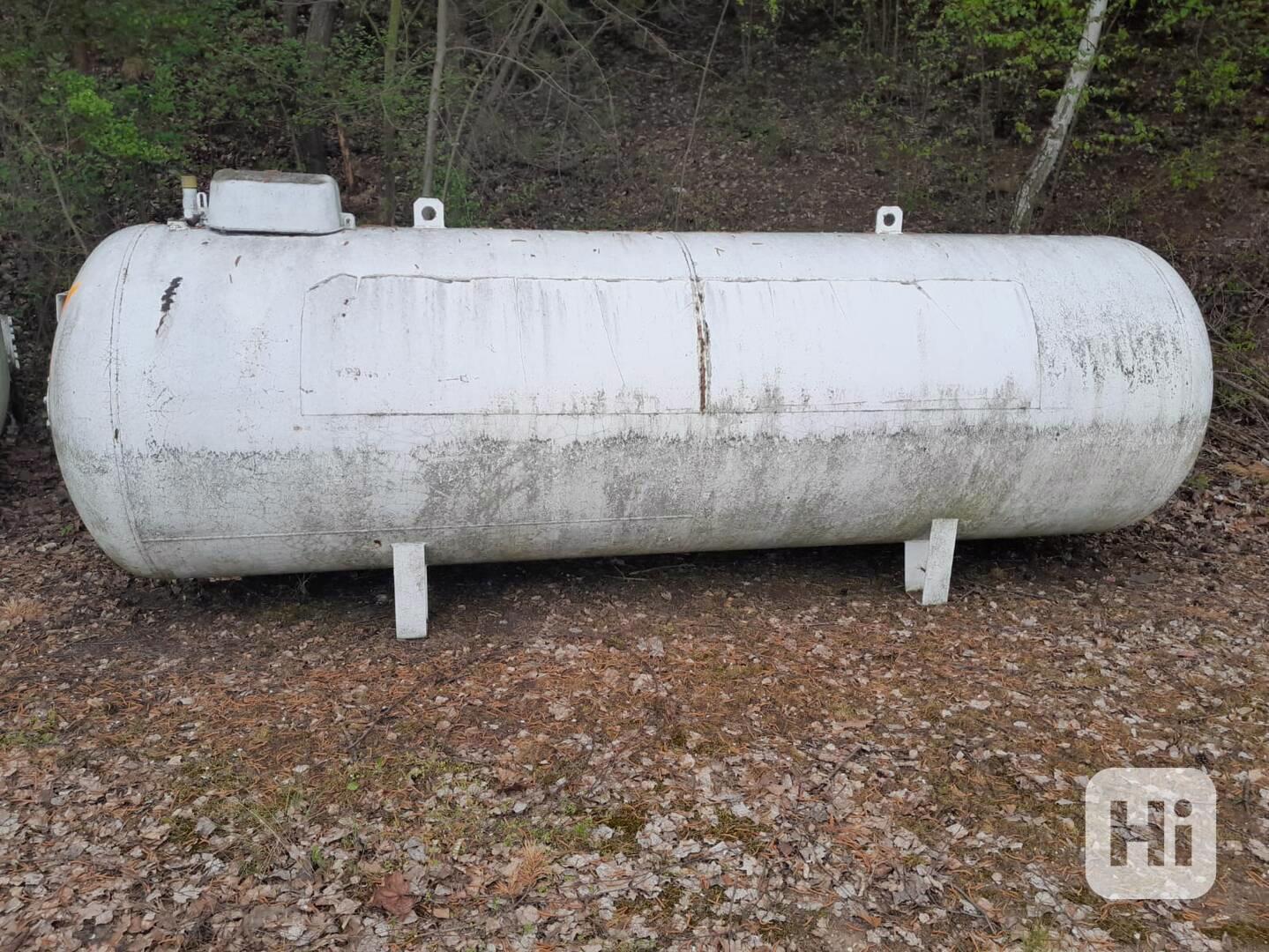 Tlaková nádoba, železná nádrž, vzduchojem, vzdušník. - foto 1