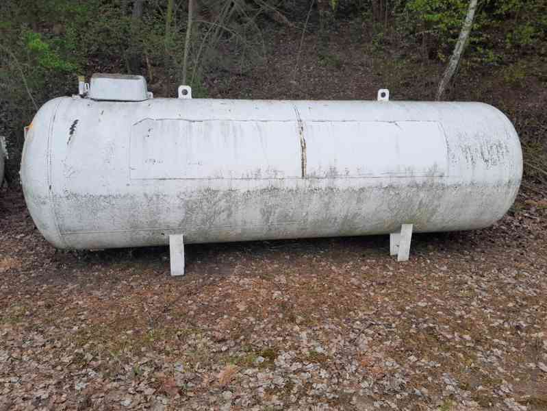 Tlaková nádoba, železná nádrž, vzduchojem, vzdušník. - foto 1