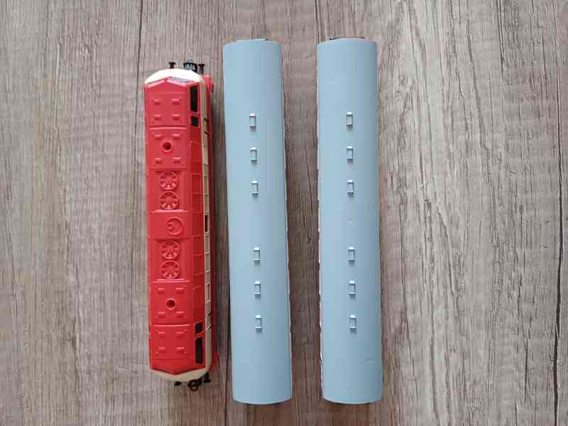 Set červenokrémový.  TT - foto 3