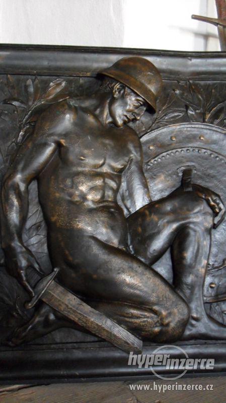 Bronzová socha,akt,relliéf,90cm. - foto 2