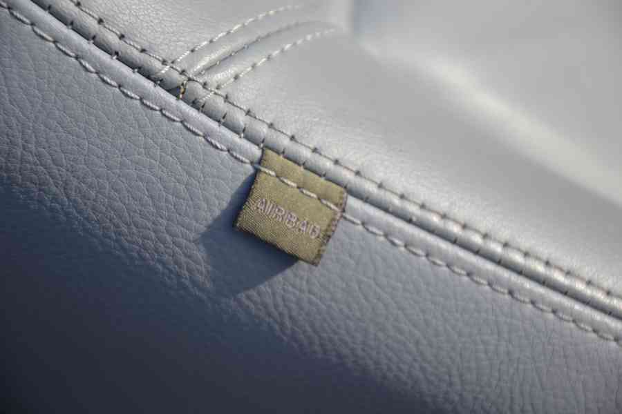 Světlé kožené sedačky Š.Fabia 100 Edition, vyhřívané,Airbagy - foto 7